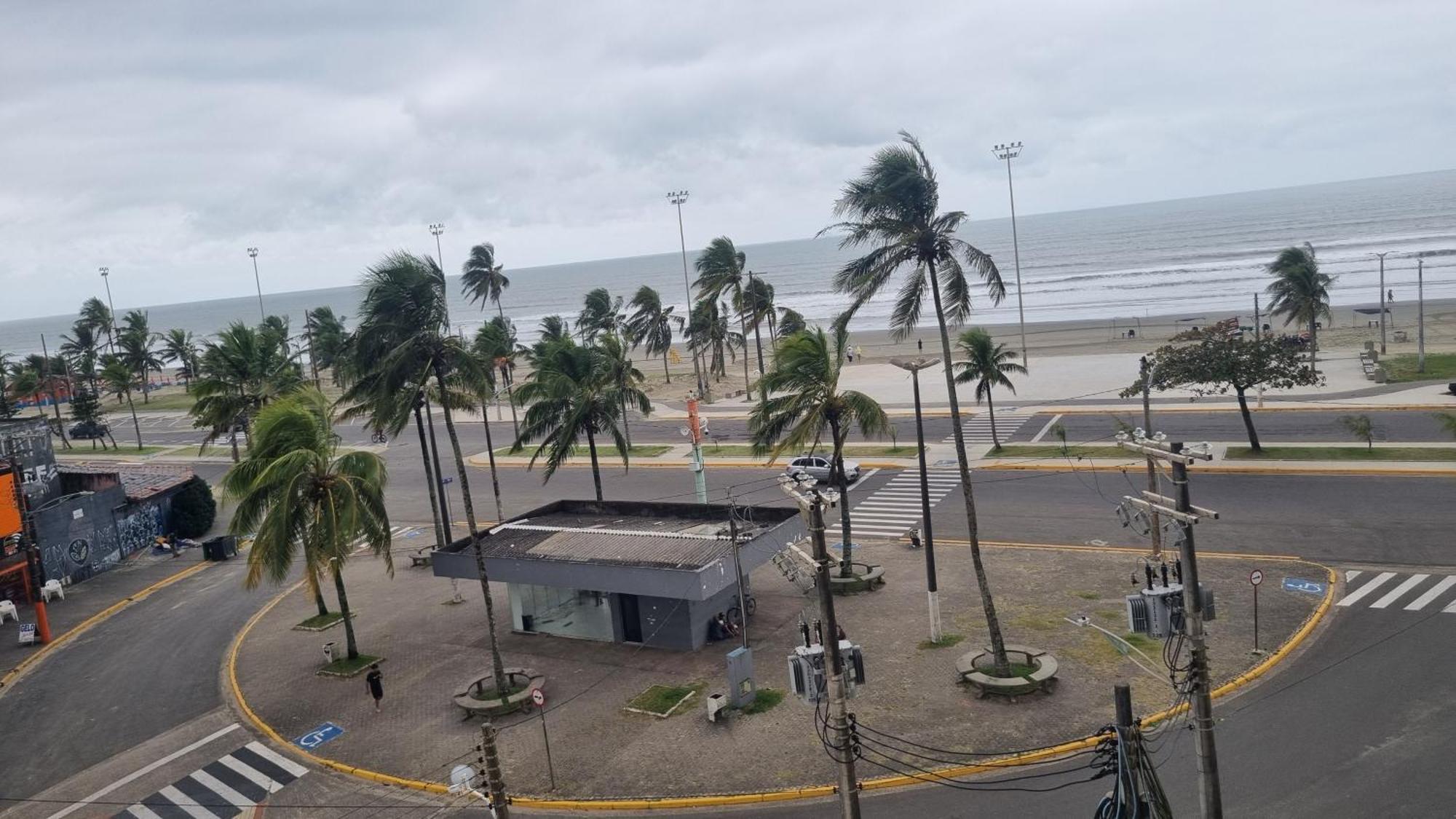 Apto Em Frente Ao Mar - Predio Redondo Peruíbe Esterno foto