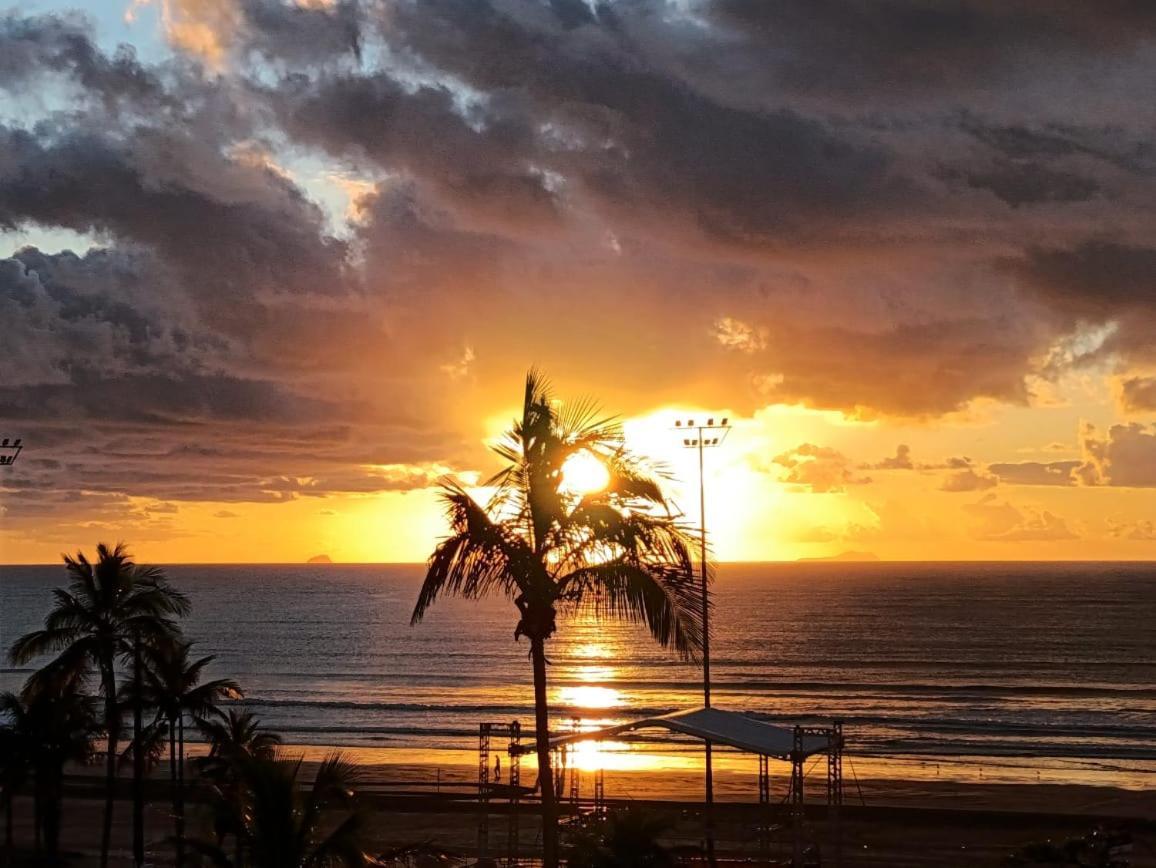 Apto Em Frente Ao Mar - Predio Redondo Peruíbe Esterno foto